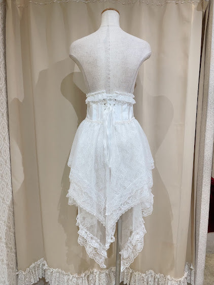 分层蕾丝尾巴非常短的紧身胸衣(白色)