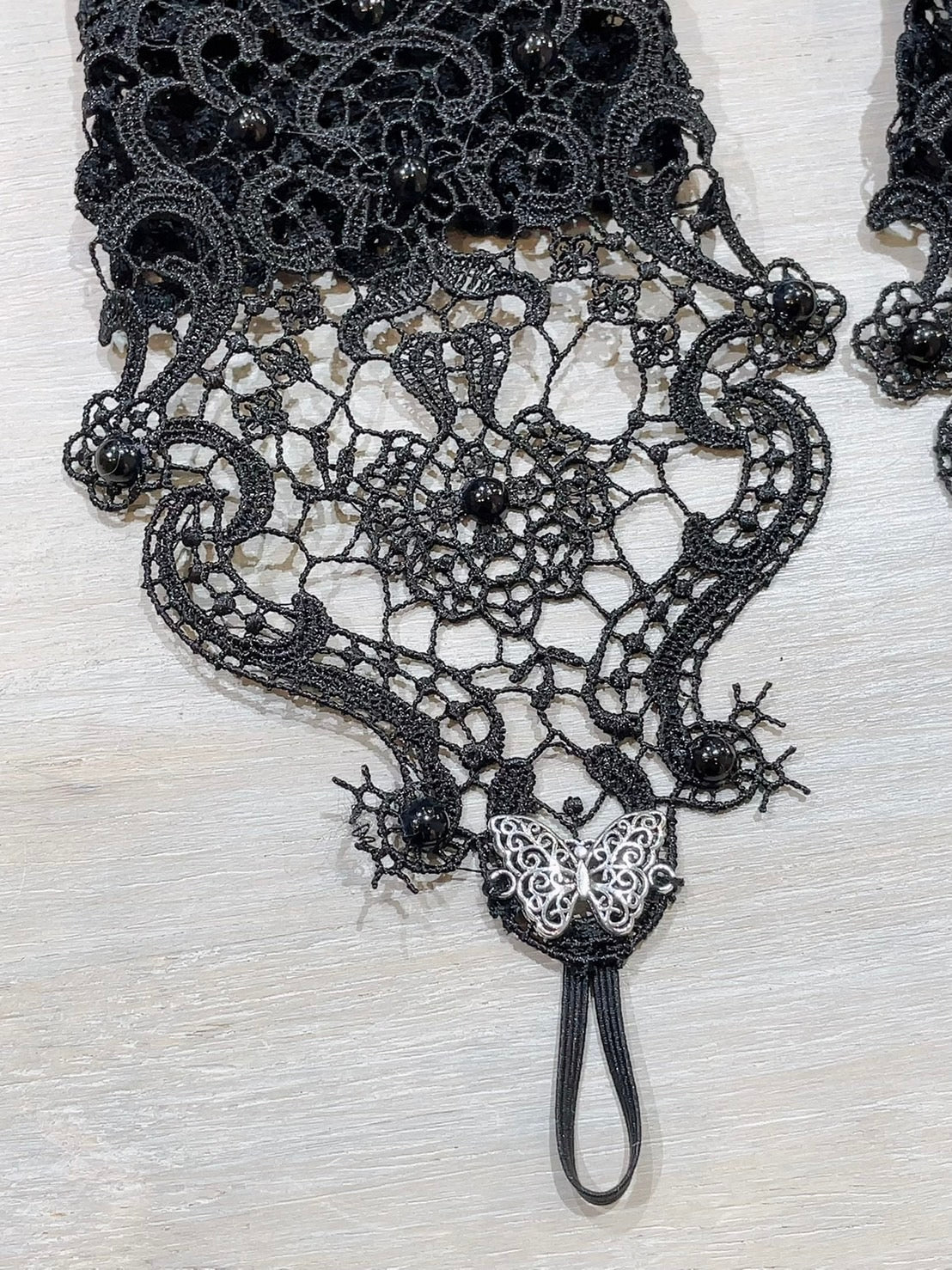 珍珠和蝴蝶无指的长手套(黑色)