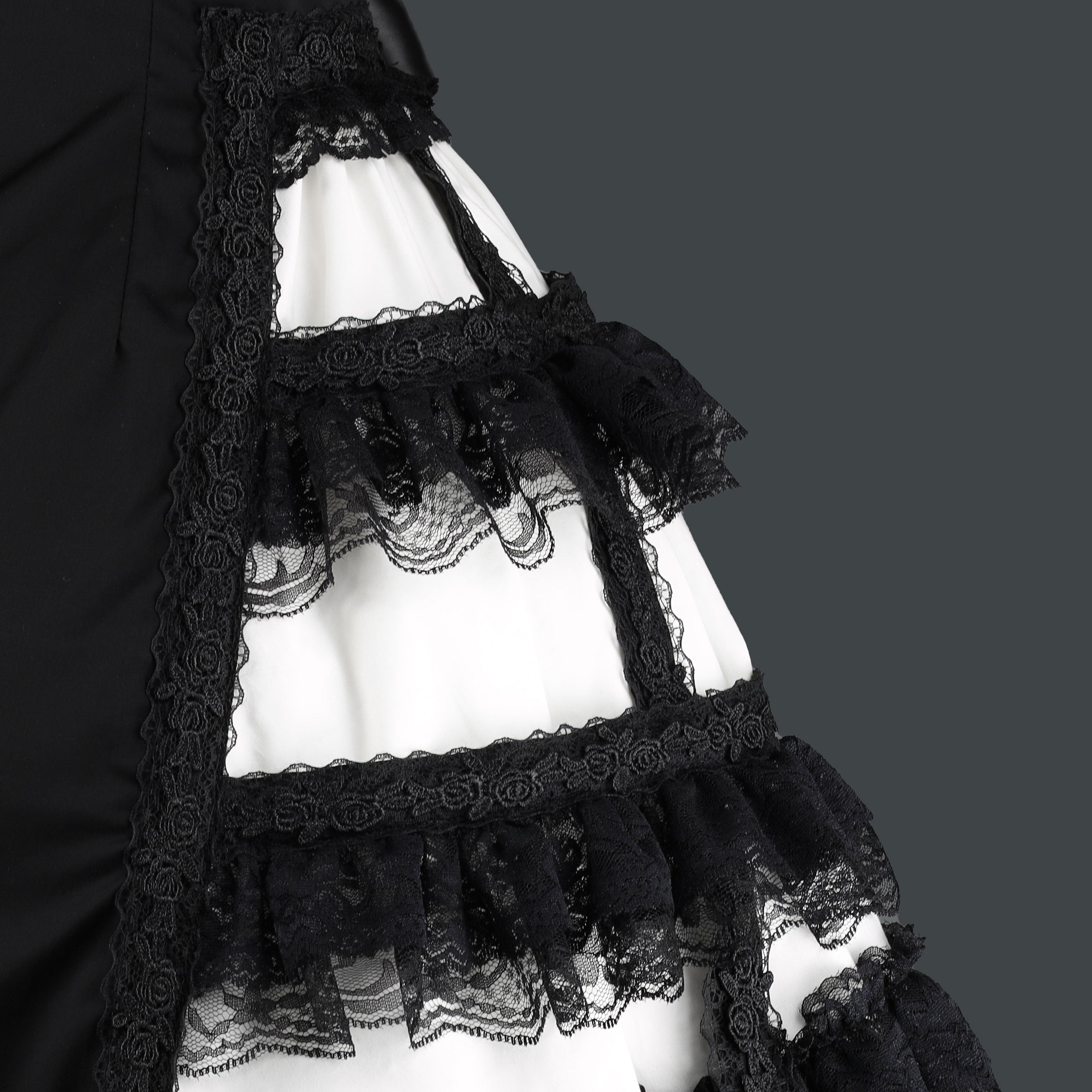 予約1ヶ月]MINI COLLAR SIDE CAGE ONE PIECE (BLACK x WHITE) – MAJOH