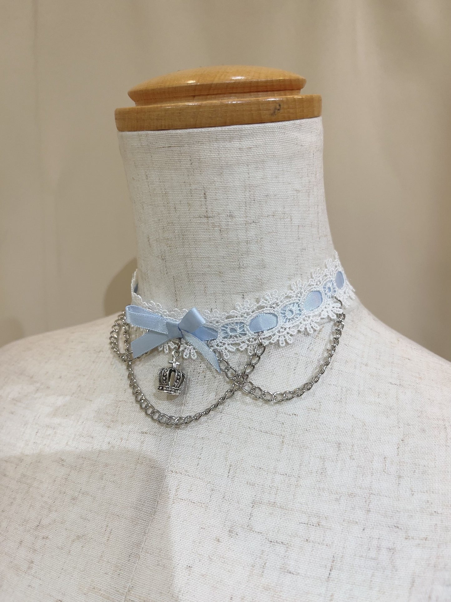 LADDER LACE CHOKER WITH CROWN CHARM  (BLUE)