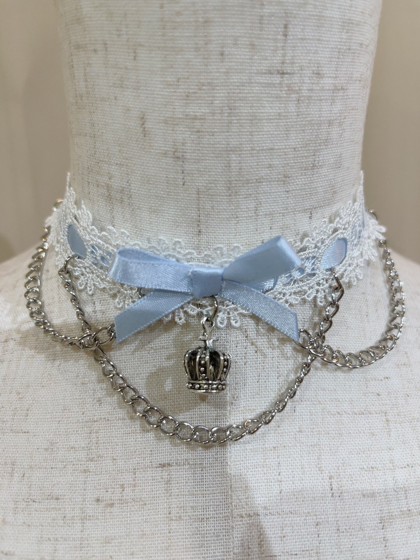 LADDER LACE CHOKER WITH CROWN CHARM  (BLUE)